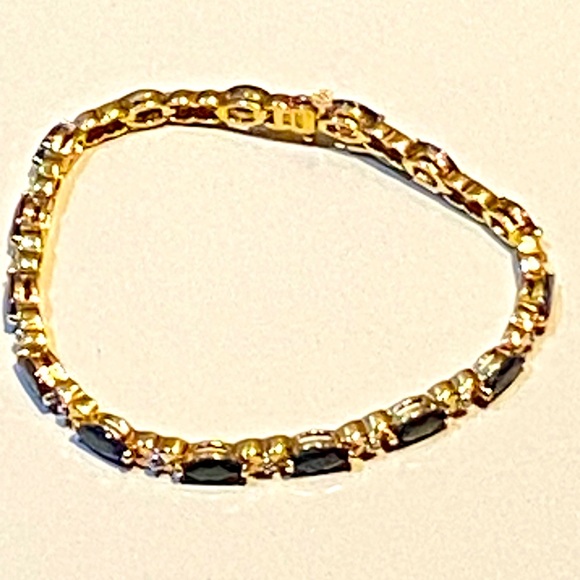 Jewelry - Elegant Gold and Black Bracelet